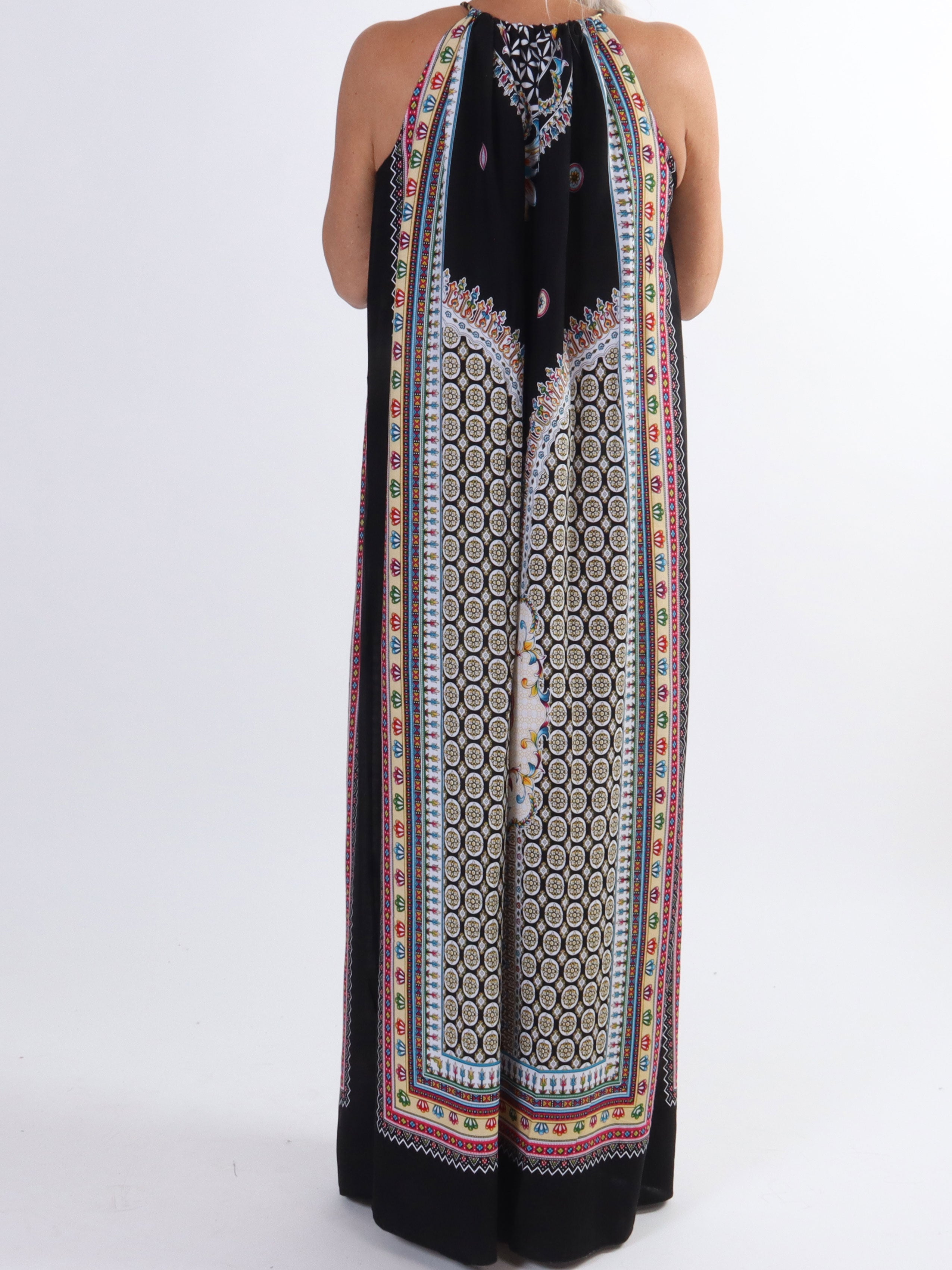 Elina - Lång färgad plus size-klänning med vridna axelband